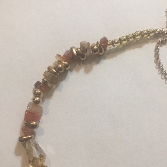 Stunning Necklace w Goldtone pieces & Clear beads - Picture 4 of 6